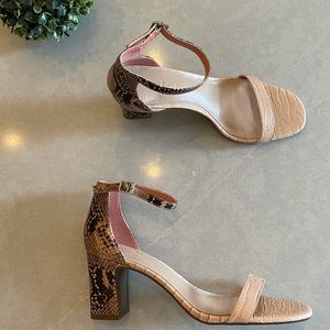 LIKE NEW Animal Print detailed Heels